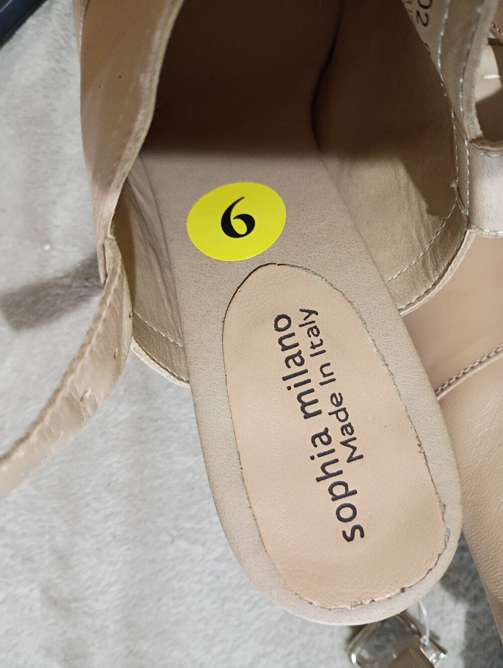 NWT.Tan Leather Block Heel Sandals - Picture 4 of 9